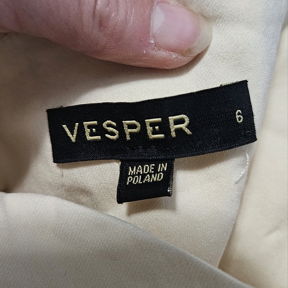 VESPER Sweetheart Neckline Cropped Top With Shoulder Ties In Cream. Size 6 - Picture 5 of 13